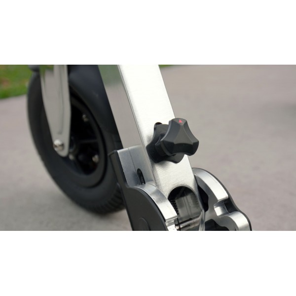 Razor Scooter A5 Air Αναδιπλούμενο αλουμινένιο Kick Scooter για παιδιά σε χρώμα μαύρο