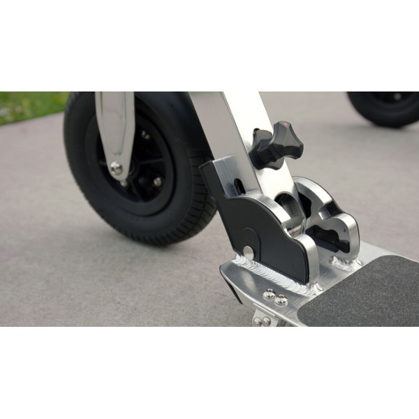 Razor Scooter A5 Air Αναδιπλούμενο αλουμινένιο Kick Scooter για παιδιά σε χρώμα μαύρο