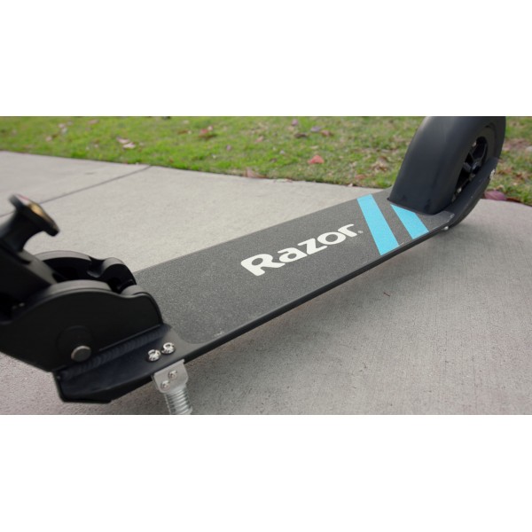 Razor Scooter A5 Air Αναδιπλούμενο αλουμινένιο Kick Scooter για παιδιά σε χρώμα ασημί