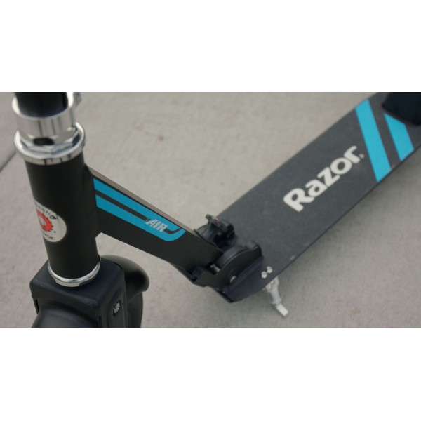 Razor Scooter A5 Air Αναδιπλούμενο αλουμινένιο Kick Scooter για παιδιά σε χρώμα ασημί